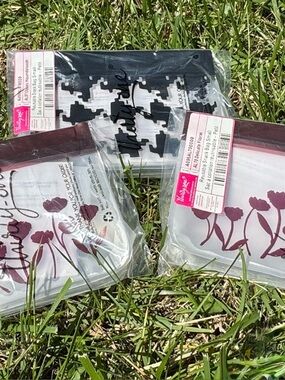 thirty-one Reusable Silicone Snack Bags - Black & Dark Pink Floral (Set of 3)